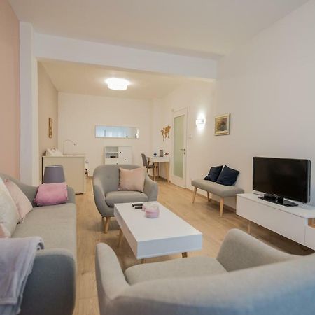 Chic And Spacious Apartment In Central Sofia - Patriarh Evtimiy By Flat Mаnager Luaran gambar